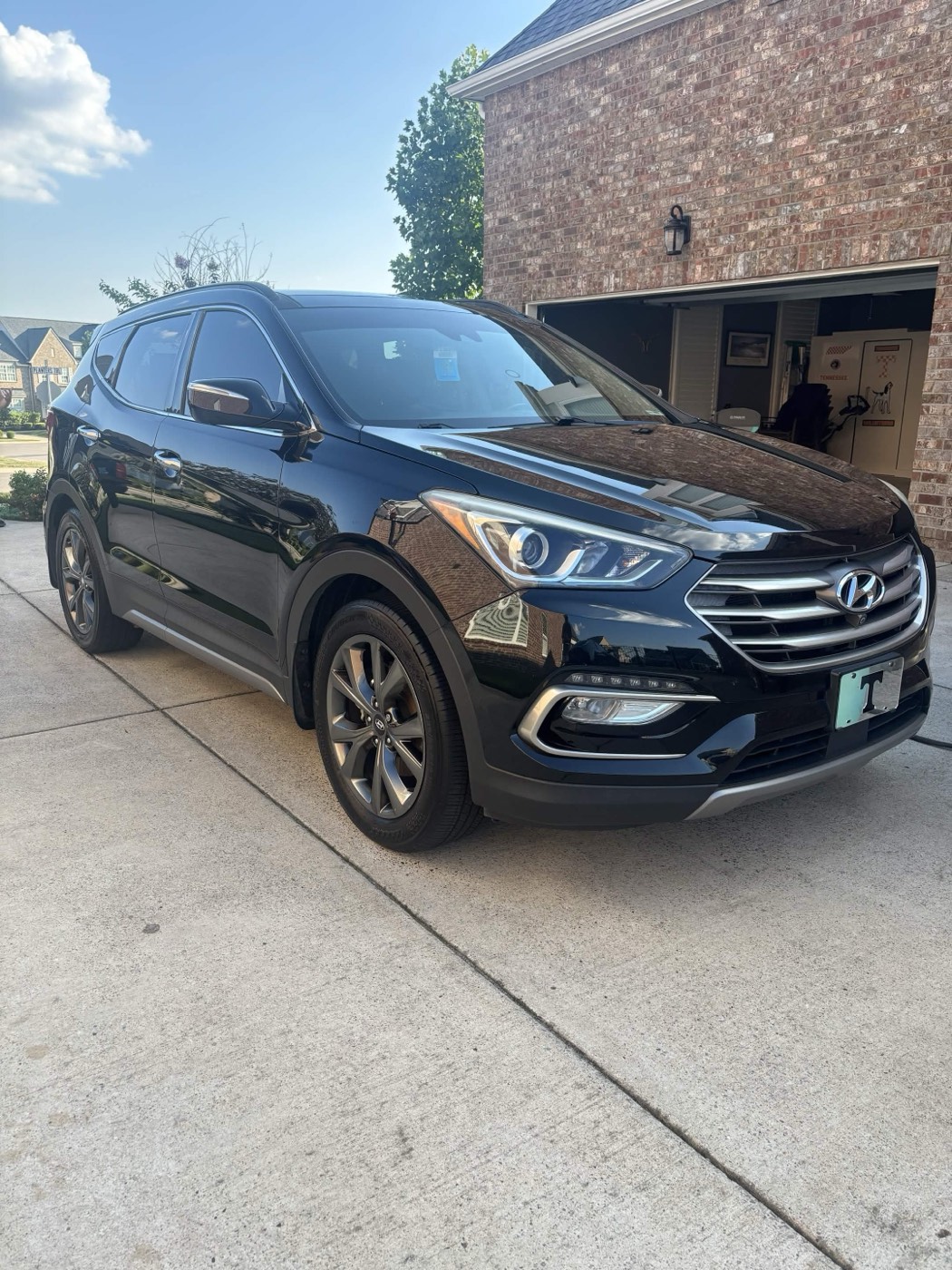 Black Hyundai Santa Fe with glossy detailed paint by JDM Detailing